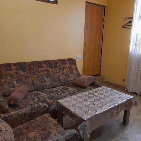 יירבאן Guest House In Center מראה חיצוני תמונה
