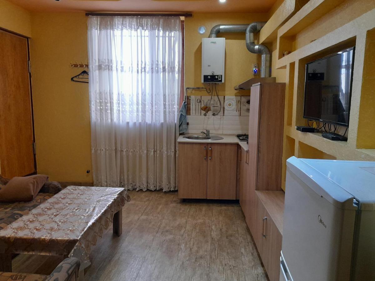 יירבאן Guest House In Center מראה חיצוני תמונה