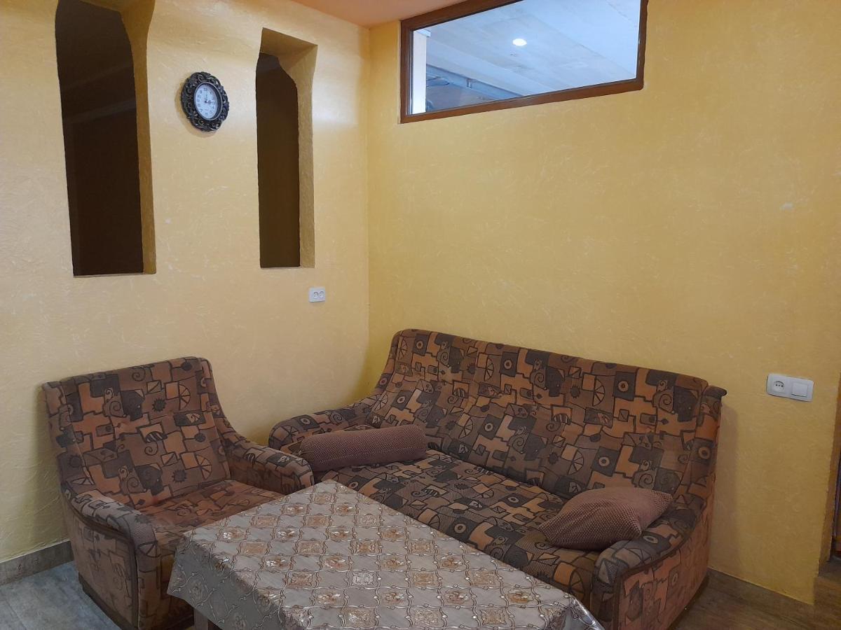יירבאן Guest House In Center מראה חיצוני תמונה