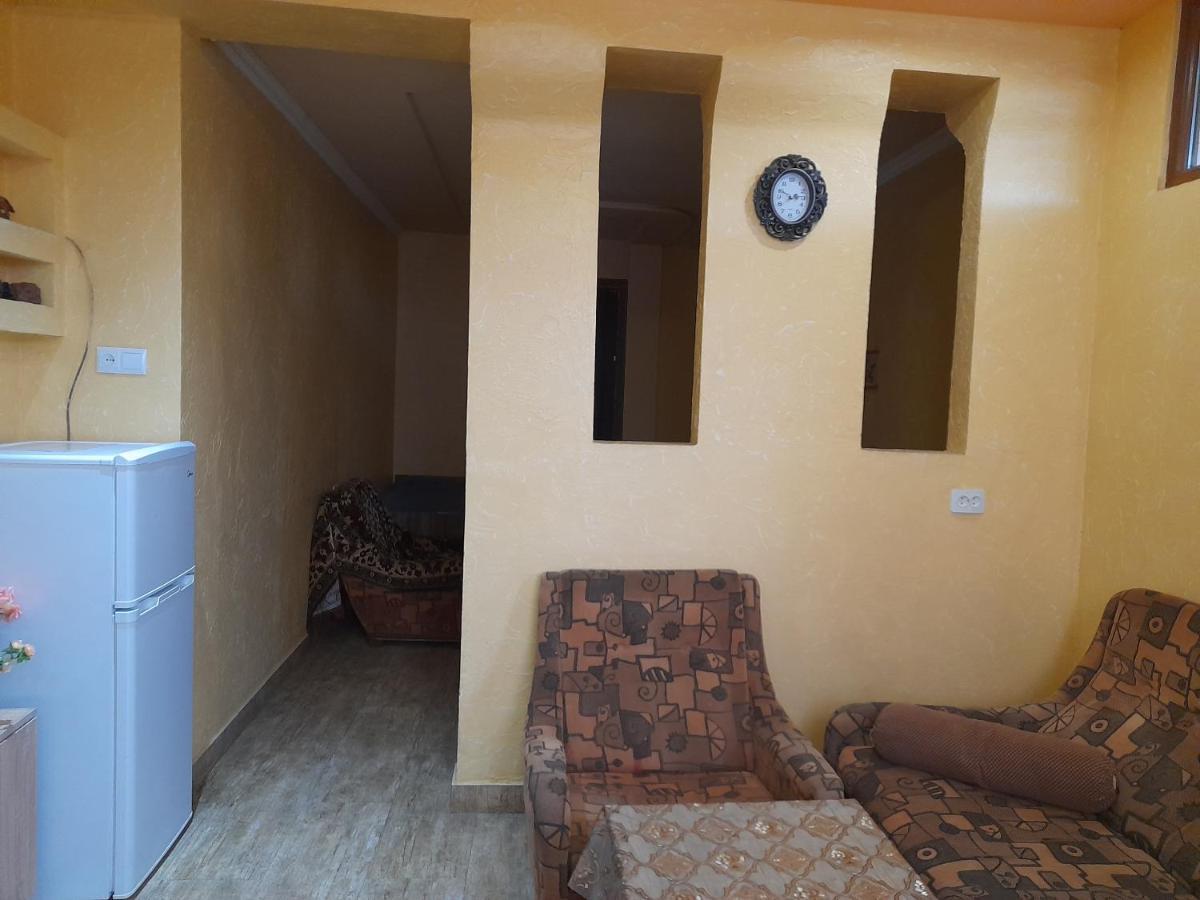 יירבאן Guest House In Center מראה חיצוני תמונה