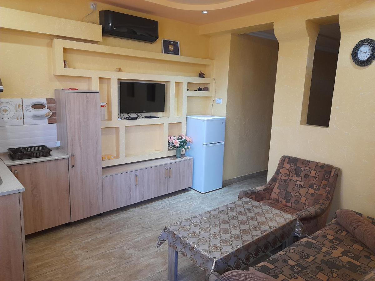 יירבאן Guest House In Center מראה חיצוני תמונה