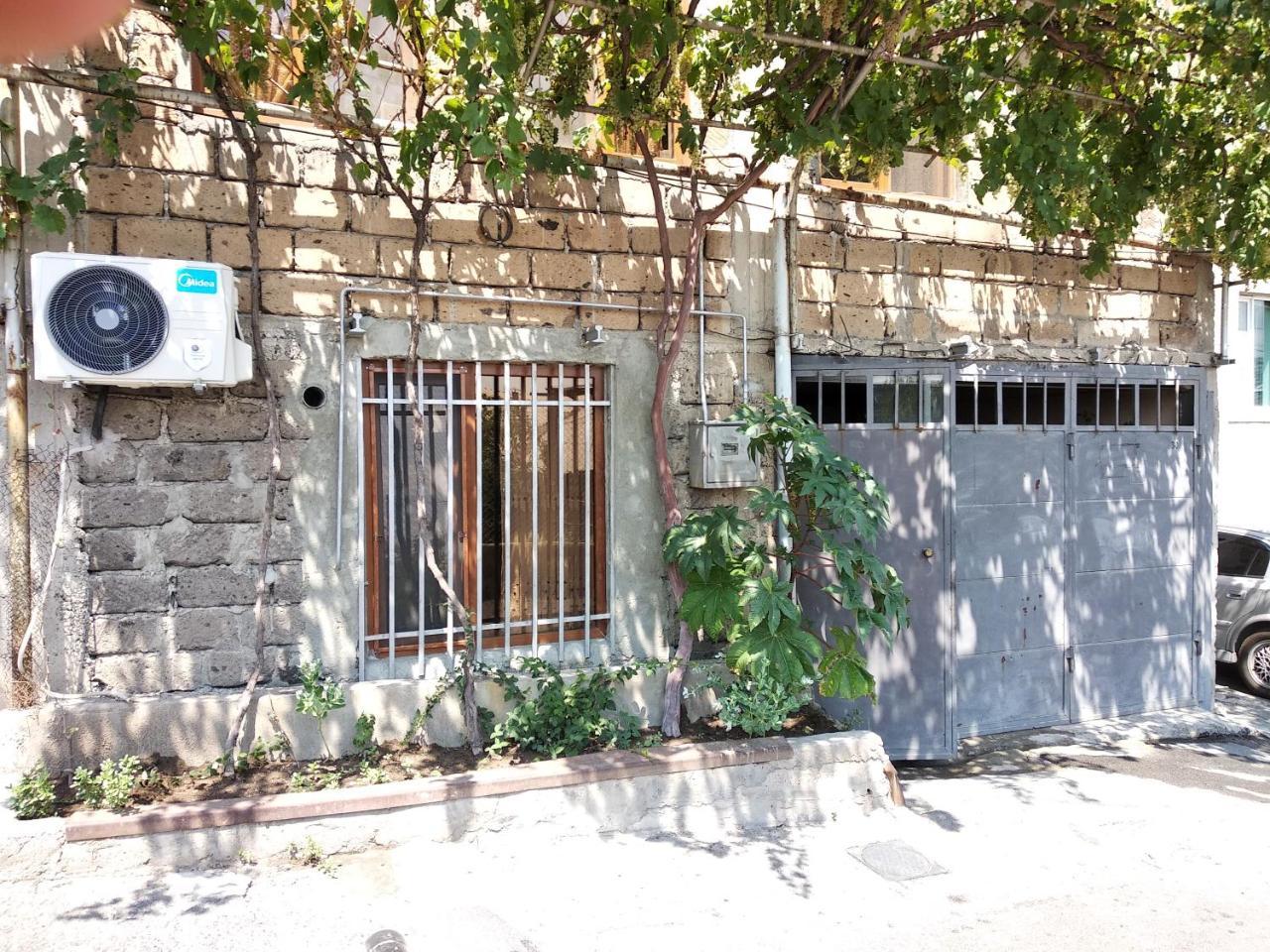 יירבאן Guest House In Center מראה חיצוני תמונה