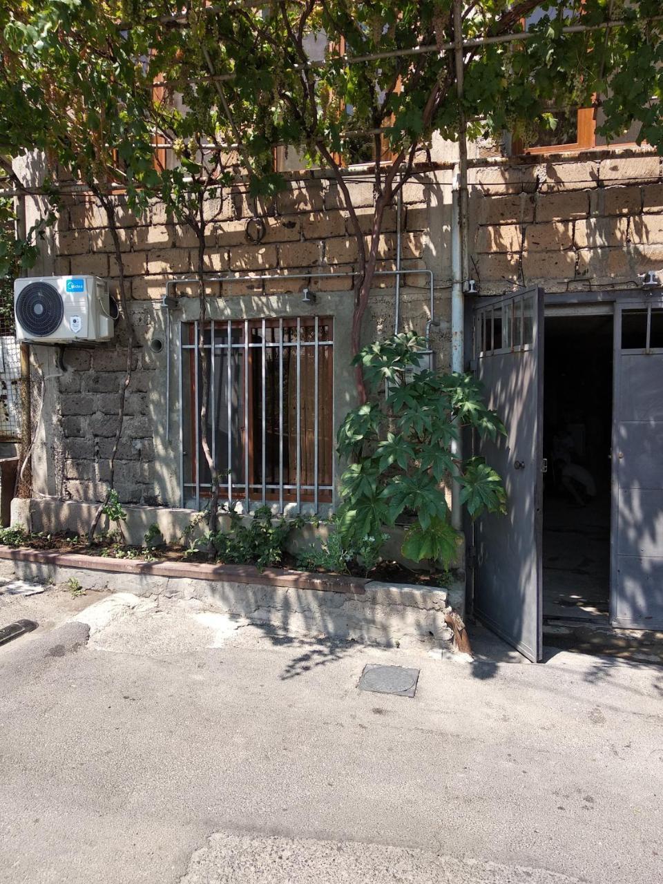 יירבאן Guest House In Center מראה חיצוני תמונה